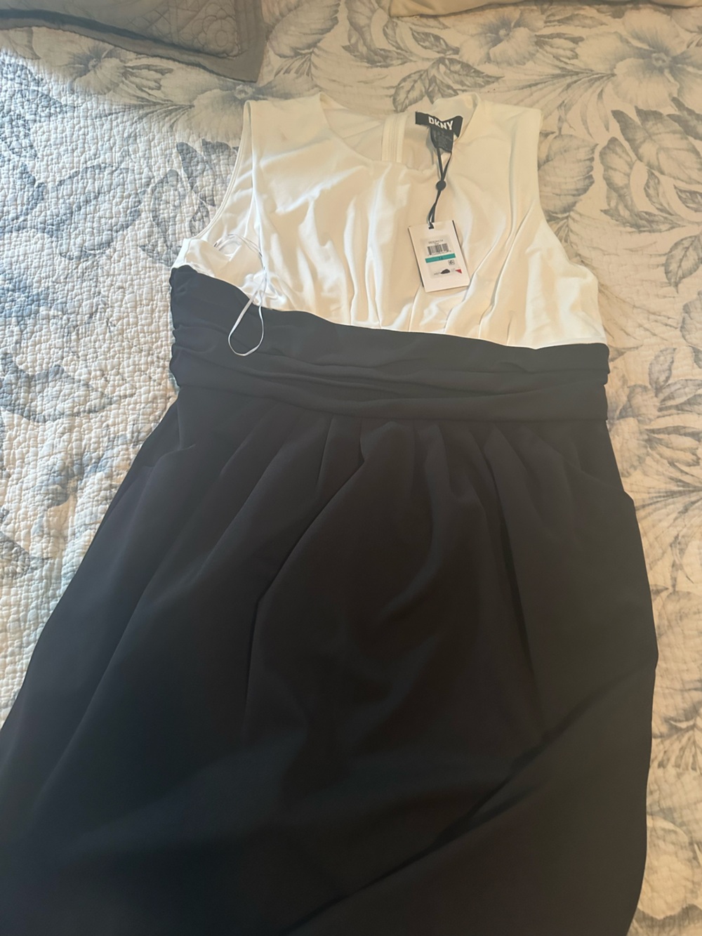 DKNY White and Black Sleeveless Two-Tone Sheath Dress